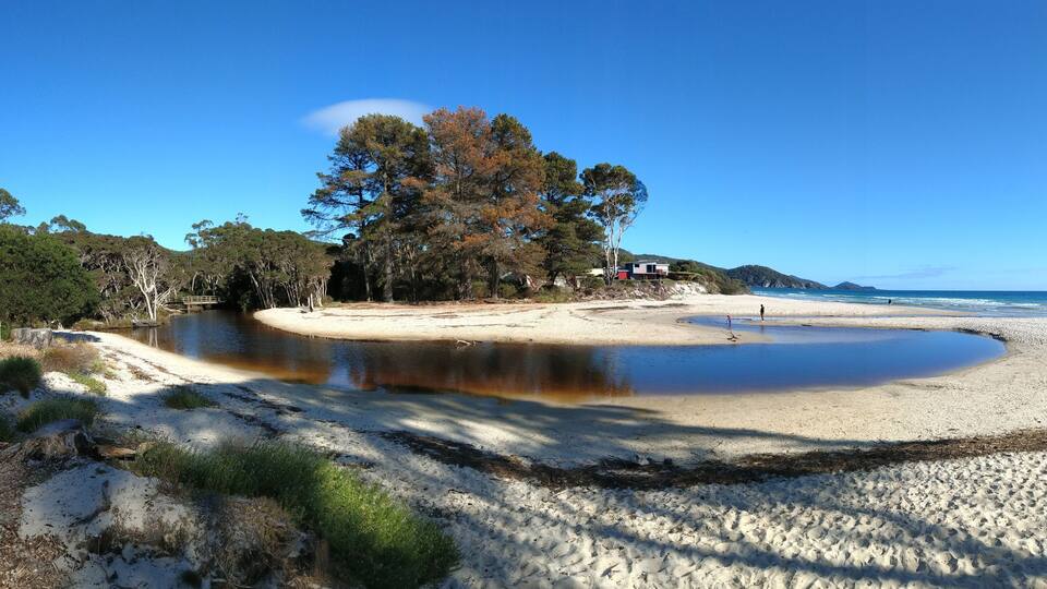 SISTERS BEACH, tasmania, australia
