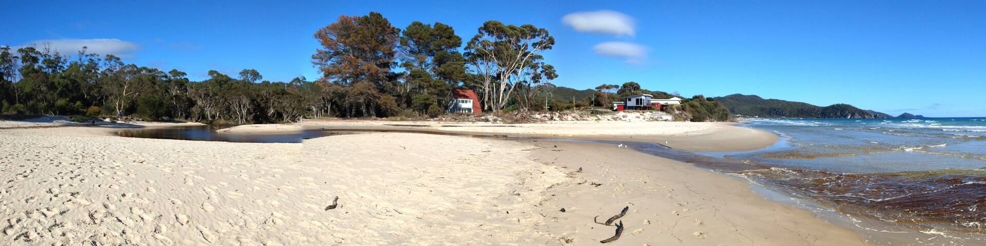 SISTERS BEACH, tasmania, australia