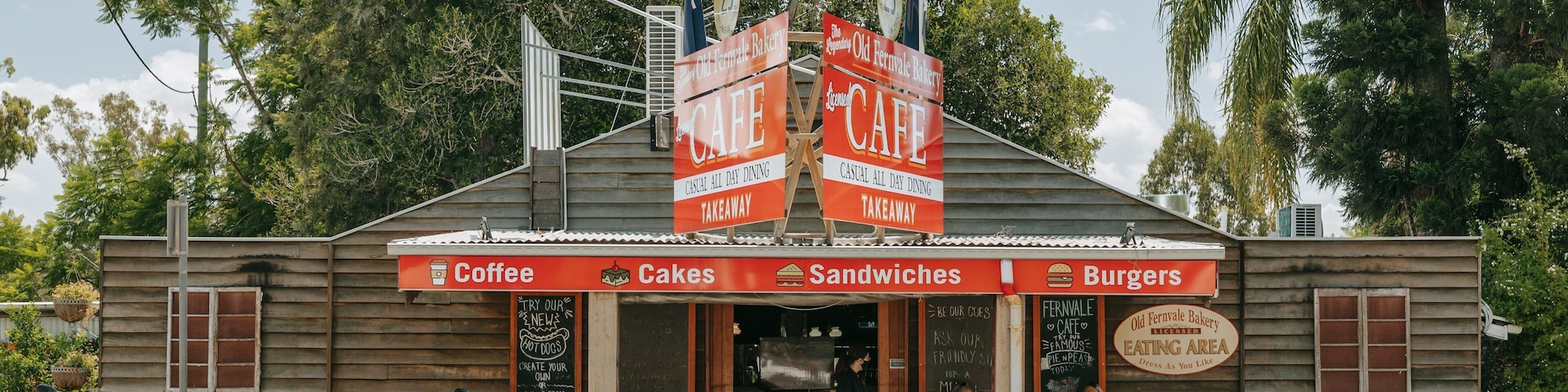 Fernvale showing signage and a small town or village