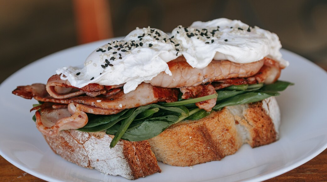 Fernvale featuring dining out and food