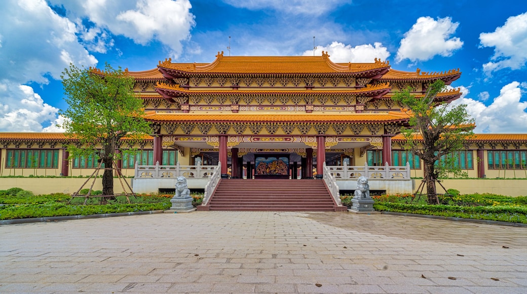 October 27, 2019 / Khlong Sam Wa / Bangkok / Fo Guang Shan Thaihua Temple : Buddha Statue around The temple.
