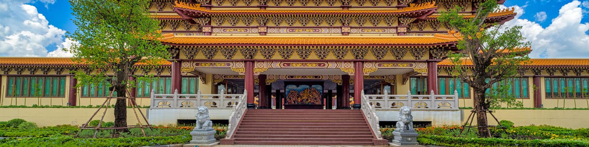 October 27, 2019 / Khlong Sam Wa / Bangkok / Fo Guang Shan Thaihua Temple : Buddha Statue around The temple.
