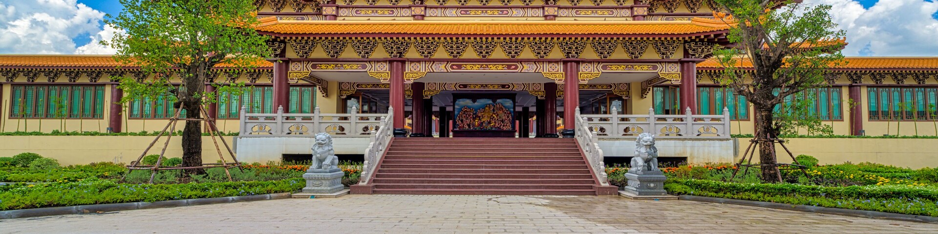 October 27, 2019 / Khlong Sam Wa / Bangkok / Fo Guang Shan Thaihua Temple : Buddha Statue around The temple.