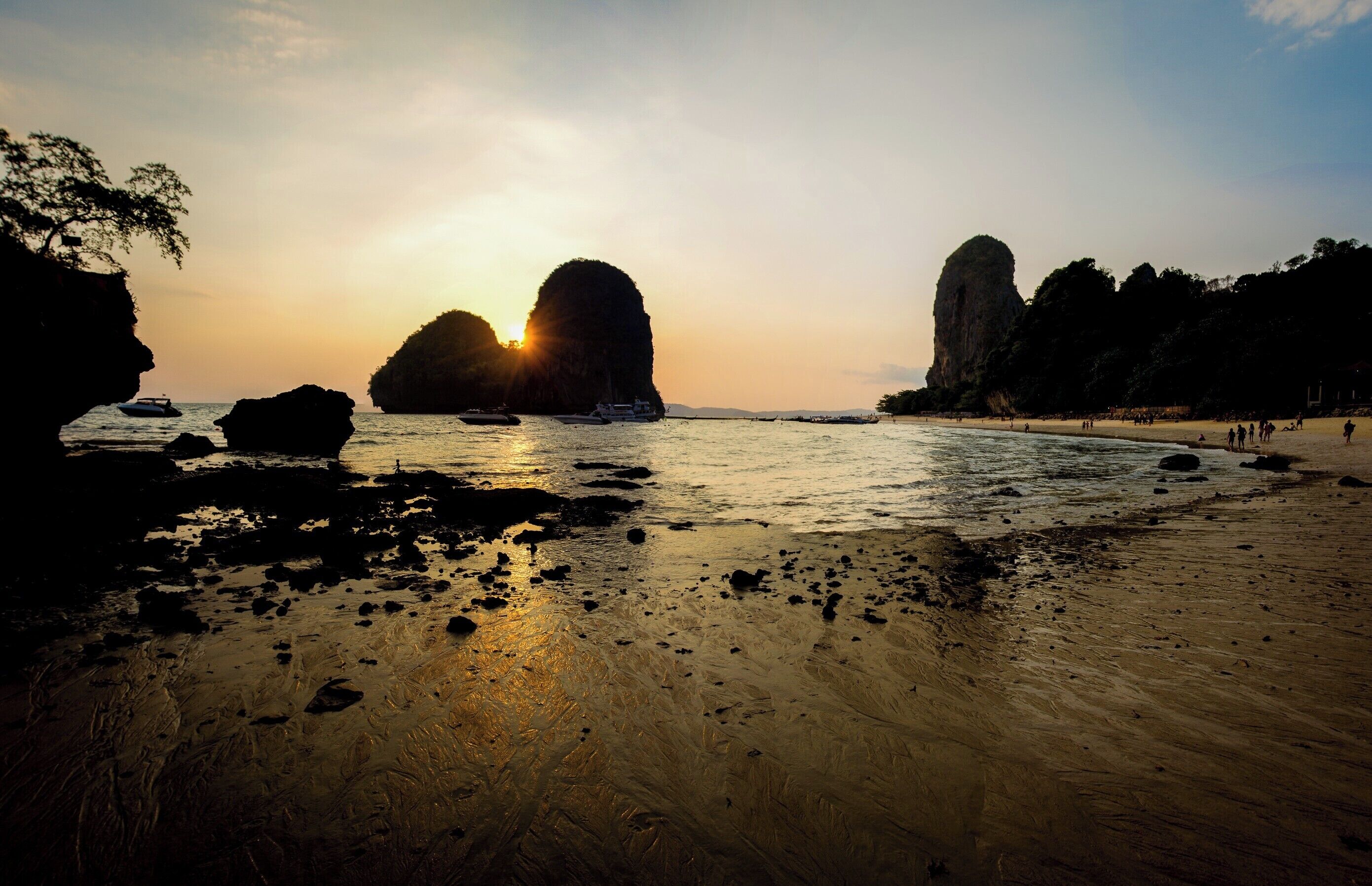 Ao Phra Nang Beach can only be accessed by boat. But the sunsets are worth it. #LifeAtExpedia #beaches
