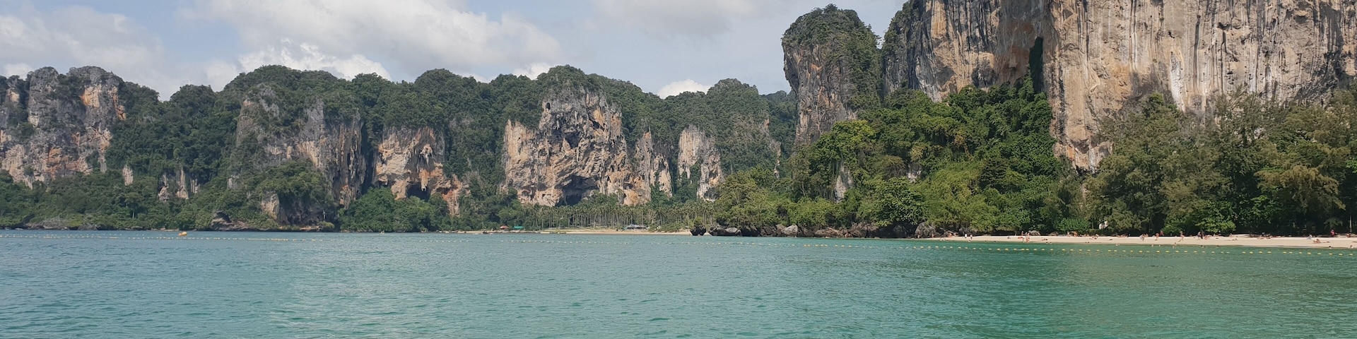 Phra Nang bay, Krabi
Beautiful bay, take a ferry from Ao Nang, do carry a waterproof pouch/bag and wear shorts/skirts.
Absolutely mesmerising.
Where mountains blend with the ocean.
Surfing on Liquid emerald.
#LifeAtExpedia
#PhraNangBay
#Krabi