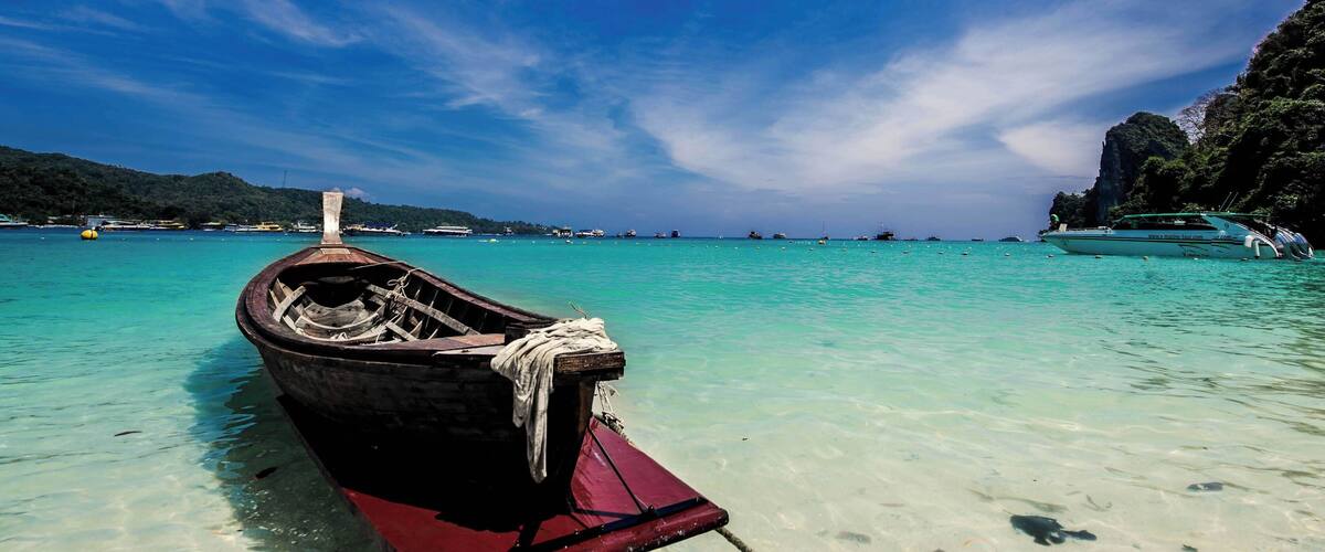"Sky above , sand below , peace within!"
#history
#krabi
#thailand
#globetrottingscientists
Instagram: @two_coddiwompling_hodophiles