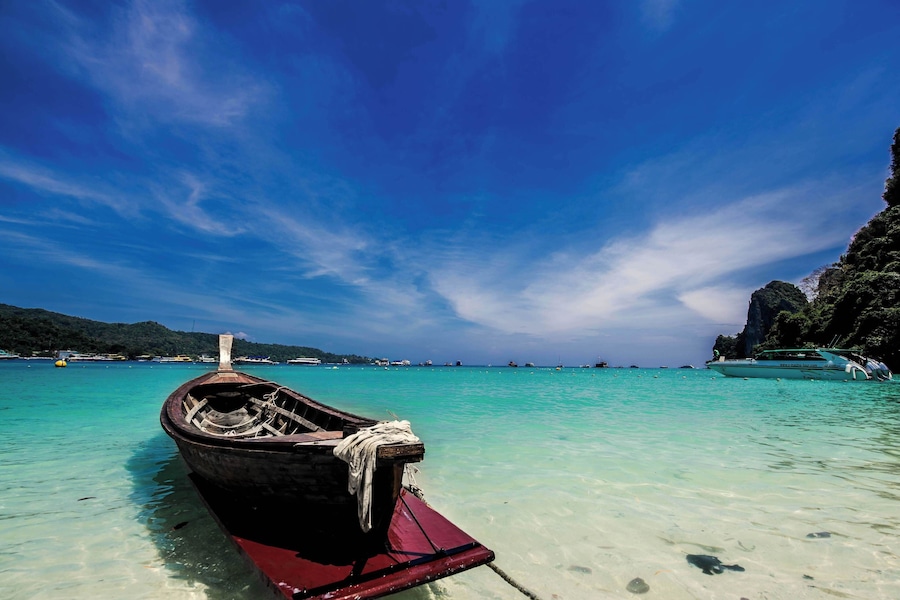 "Sky above , sand below , peace within!"
#history
#krabi
#thailand
#globetrottingscientists
Instagram: @two_coddiwompling_hodophiles
