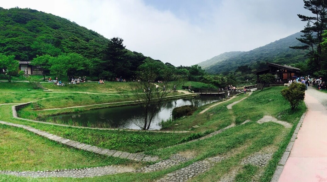 Erziping is a great place for a walk in the woods and also having picnic at the end of walk surrounded by mountains. Very pleasant place to visit at Yanminshan national park.