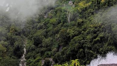 Sky is the limit
On top of the 2nd highest waterfall in srilanka. One of the best places for camping and to wake up to an amazing view
#lifeatexpedia
#green
#traveller
#lush