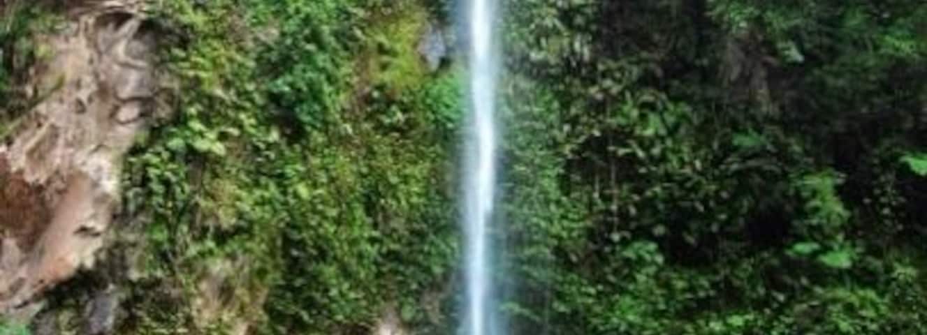 high dropping falls very much like the pictures from NatGeo!