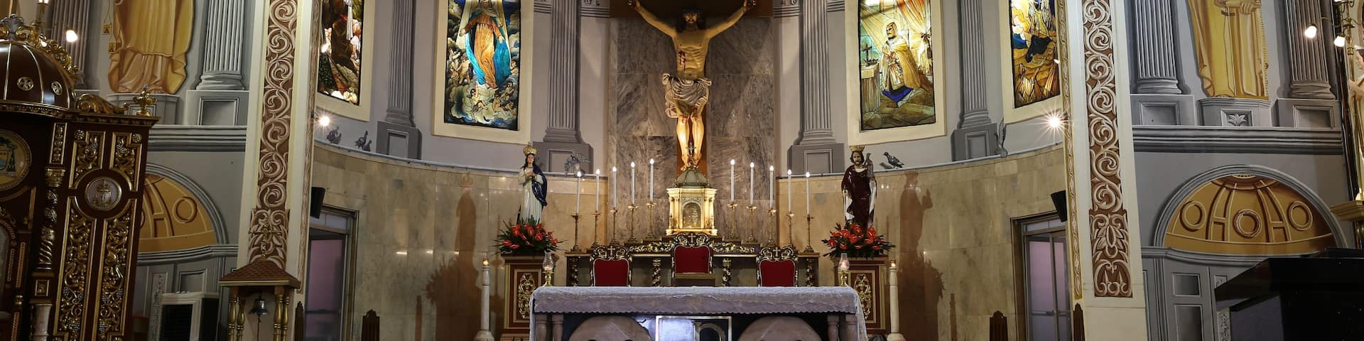 Hochaltar in der St. Ferdinand Kathedrale, Lucena City, Provinz Quezon, Philippinen