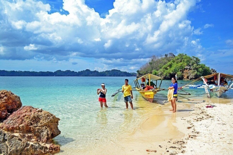 clean and white beaches, mountain lodges, hospitable  people and had a chance to see their research center where they breed and study different species of fish. and also got a chance to meet a "pagong" 
#outdoors #beach #summer #guimaras #visayas #philippines #sky #sand #island #swim #water #nature