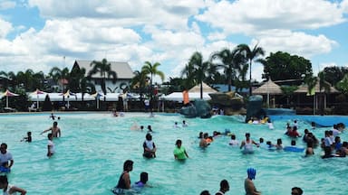 Klir waterpark resort in Bulacan is one of the recommended resort to visit in the province. It has wave pool, adult and kiddie pool. Entrance fee to the park is 200 pesos, cottages is from 500 pesos to 2000 pesos. The waterpark is located few meters away from Sta. Rita exit of the North Luzon expressway. #Blue