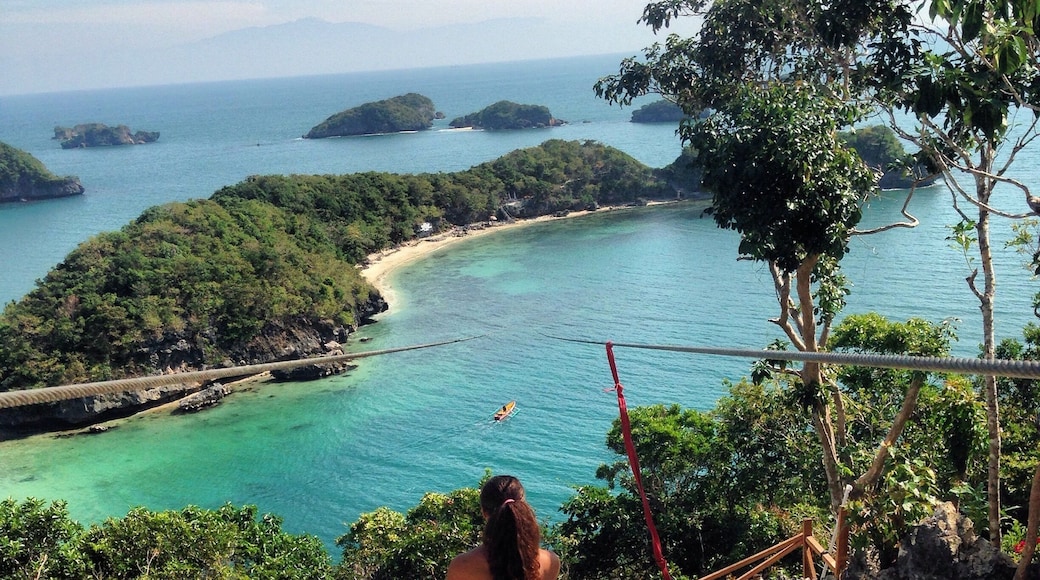 In northern Luzon in the #Philippines there is a place called Hundred Islands #NationalPark. Tons of little islands, blue water and life. Here is the view from the Governors Island Viewing Deck, and the zip line to the next island. It's more fun in the Philippines