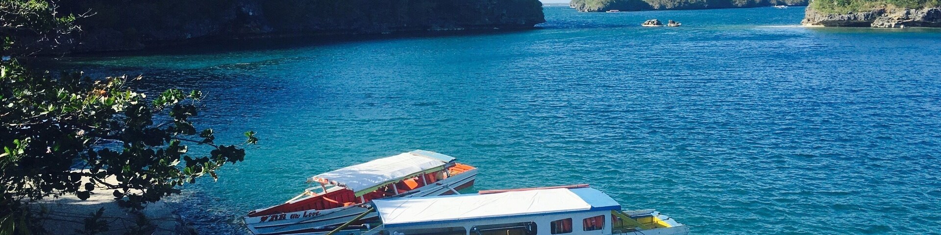 The Hundred Islands National Park in the Philippines, a protected area located in the city of Alaminos, in the province of Pangasinan. A total of 124 Islands during low tide and 123 on high tide...
#blue