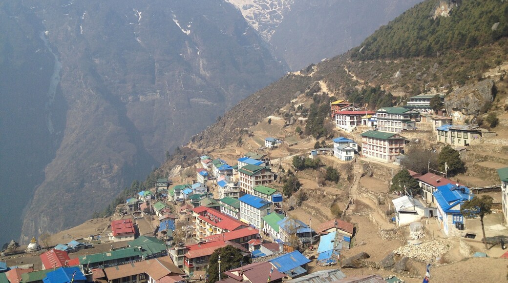 Beautiful village run route to Everest
