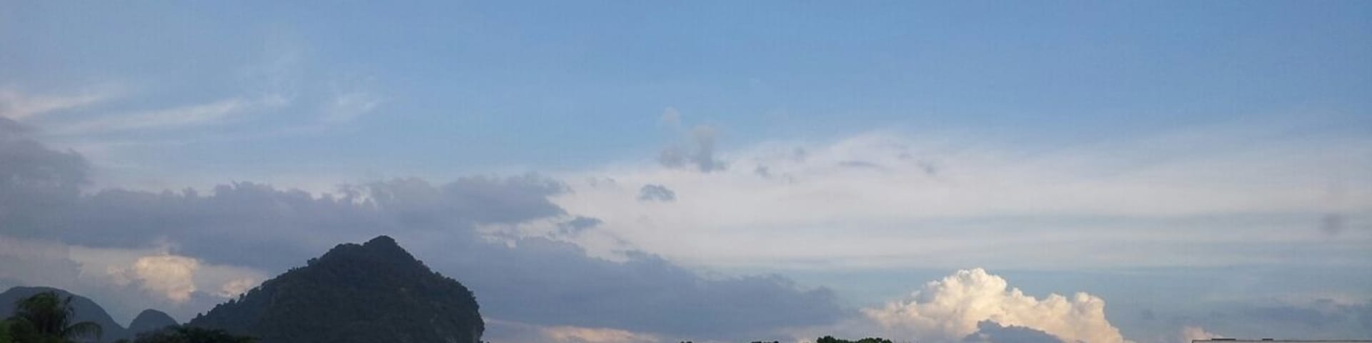 Road trip to and fro Ipoh will never get dull with this awesome view ahead on the road.