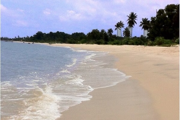 Feel like you own the whole beach. Only you and fishermen exist on this beach. Another great spot for a 007 shot 😄