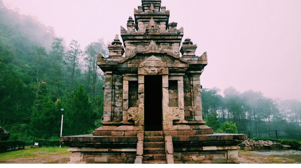 Candi gedong songo it's means 9 temple, but you can see just 5 temple.
#vacation #out #traveler