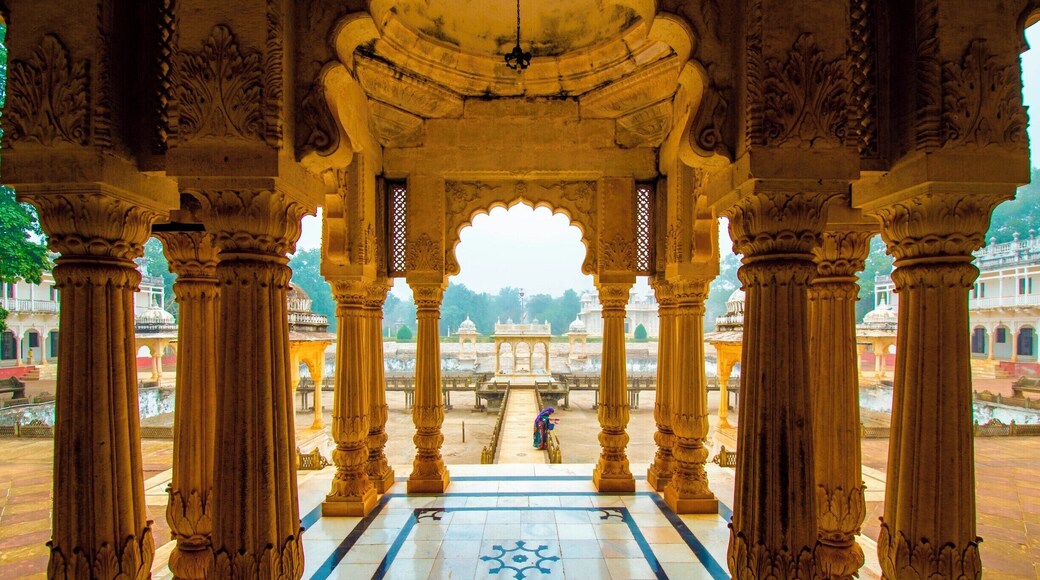 Cenotaphs dedicated to the Queen Maharani Sakhya Raje Scindia at Shivpuri in the state of Madhya Pradesh, India. These cenotaphs are surrounded by Mughal gardens and have a streak of fountains between them. Very beautiful Man made miracles, lost in time...
#LifeAtExpedia