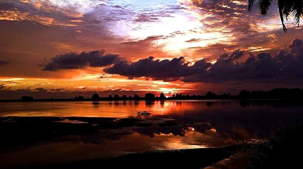 The #confluence of the #arabiansea and the #river #shambavi.
One of the lesser known places in India.
This place is precious to me because this was my hideout/hangout place ever since I was a little girl.
After having spent infinite sunsets at this very place, I am amazed at how it has never failed to dazzle me every single time.
A treasure for people like me who love wonders in isolation.
#Red
www.instagram.com/pixietraveldust