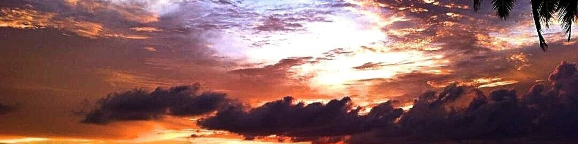 The #confluence of the #arabiansea and the #river #shambavi.
One of the lesser known places in India.
This place is precious to me because this was my hideout/hangout place ever since I was a little girl.
After having spent infinite sunsets at this very place, I am amazed at how it has never failed to dazzle me every single time.
A treasure for people like me who love wonders in isolation.
#Red
www.instagram.com/pixietraveldust