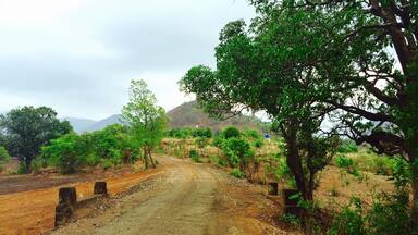 The beautiful Ramdas Pathar is close to Mahad, Dist.Raigad, Maharashtra. It's a mountain top Plateau connected to the great saint Ramdas Swami. Bikers can have amazing fun riding in and around this area as a huge Ghat connecting Pune and Raigad passes near Ramdas Pathar.