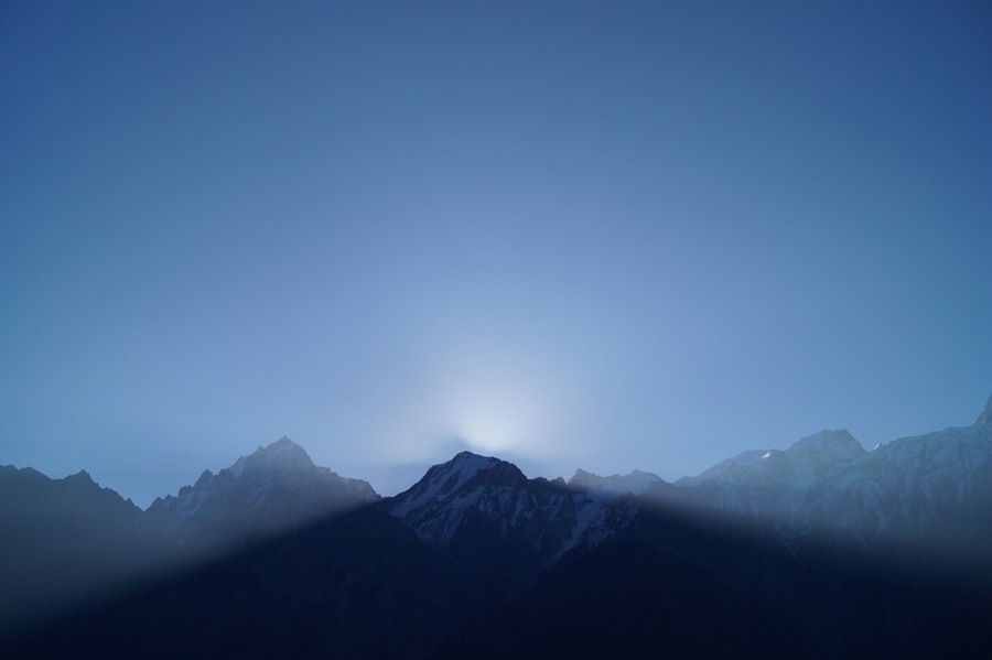 #Blue
We reached Kalpa at night and went straight to bed. The morning was one of the most Bluest morning I ever saw. The Kinnaur ranges infront peaking from the windows. It is believed that Lord Shiva stayed at this mountain. When you zoom the pic, "V" cut on the extreme left there is a Shiva lingam.
My next destination will be to reach and pray at the Shiva lingam.