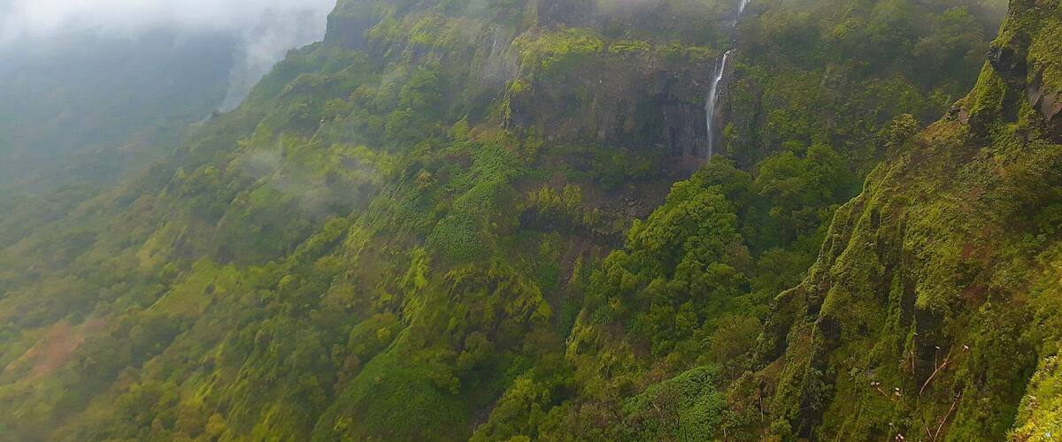 KAVLESAD POINT - AMBOLI GHATS.
Translated literally and it would be called Crows Call or Cry. 11 kms from the amboli bus stand, this point is a detour from the highway and into the wilderness. The sugarcane fields, crude road and the working farmers add to the beauty of the flowing streams, the clouds caressing your face as you feel the love of mother nature. One can reach Amboli via bus and train. Driving yourself or renting a car would be faster. Amboli ghats are in South Maharshtra and are easily accessible.
#indiatourism #amboli #natgeoindia #bbctravel #cntravel #condenasttraveller