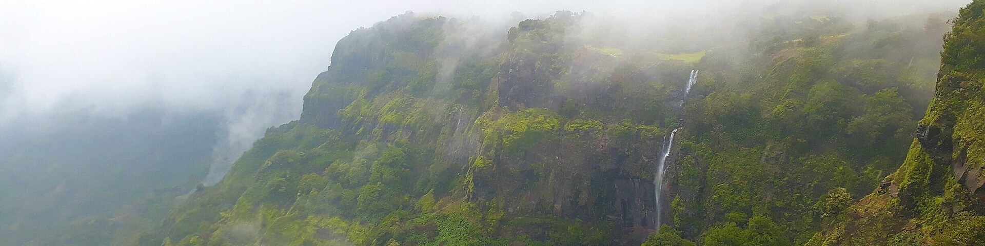 KAVLESAD POINT - AMBOLI GHATS.
Translated literally and it would be called Crows Call or Cry. 11 kms from the amboli bus stand, this point is a detour from the highway and into the wilderness. The sugarcane fields, crude road and the working farmers add to the beauty of the flowing streams, the clouds caressing your face as you feel the love of mother nature. One can reach Amboli via bus and train. Driving yourself or renting a car would be faster. Amboli ghats are in South Maharshtra and are easily accessible.
#indiatourism #amboli #natgeoindia #bbctravel #cntravel #condenasttraveller