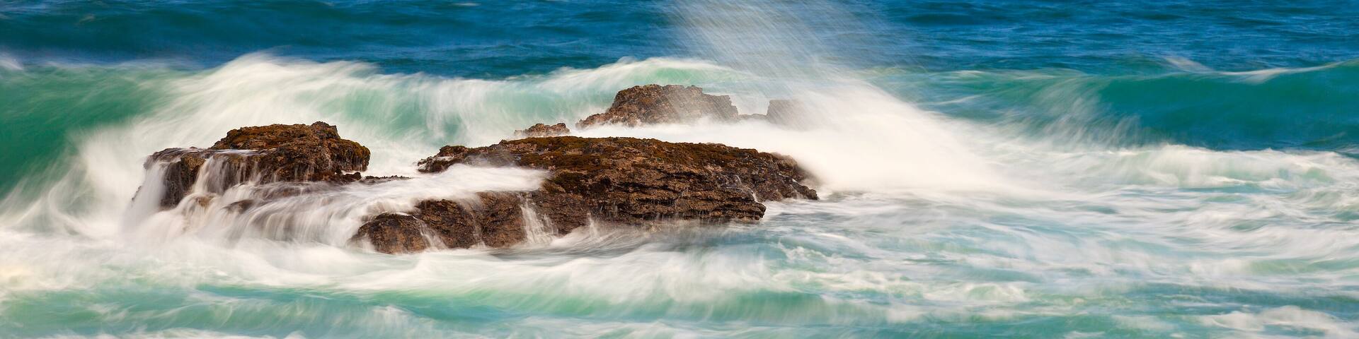 Chocolater Salinas Ecuador Pacific Ocean Cliff wave