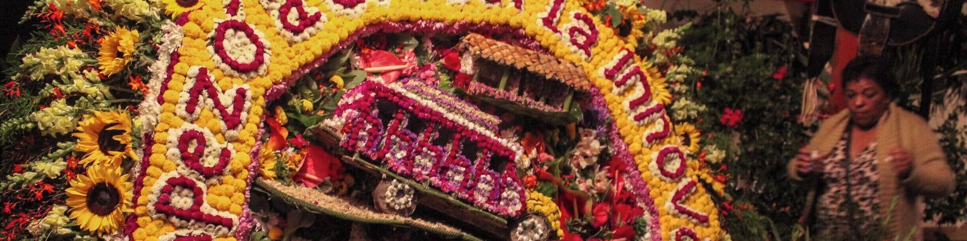 … (2) For the farmers in Santa Elena their main product were flowers, beautiful of countless colors and shapes. To get the attention of potential customers these creative farmers would arrange their flower into huge masterpieces which just kept getting better with time. Sadly, but understandably, eventually this form of selling their flowers went into disuse. But their creativity and innovation seems to be ever growing! (Keep reading in the other #Festival posts)