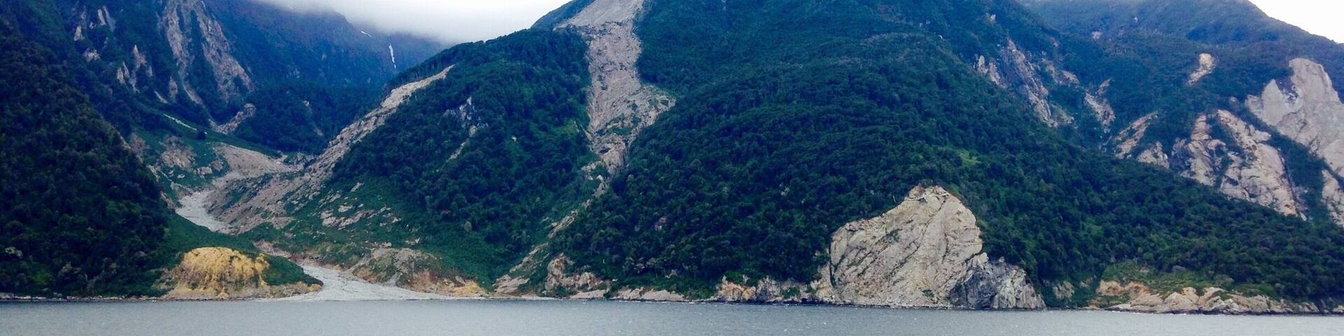 We slowly sailed in this long river for two days, weather is freezin' but our eyes were full of this scenic view from start to the end of days at sea..
#wheninChile