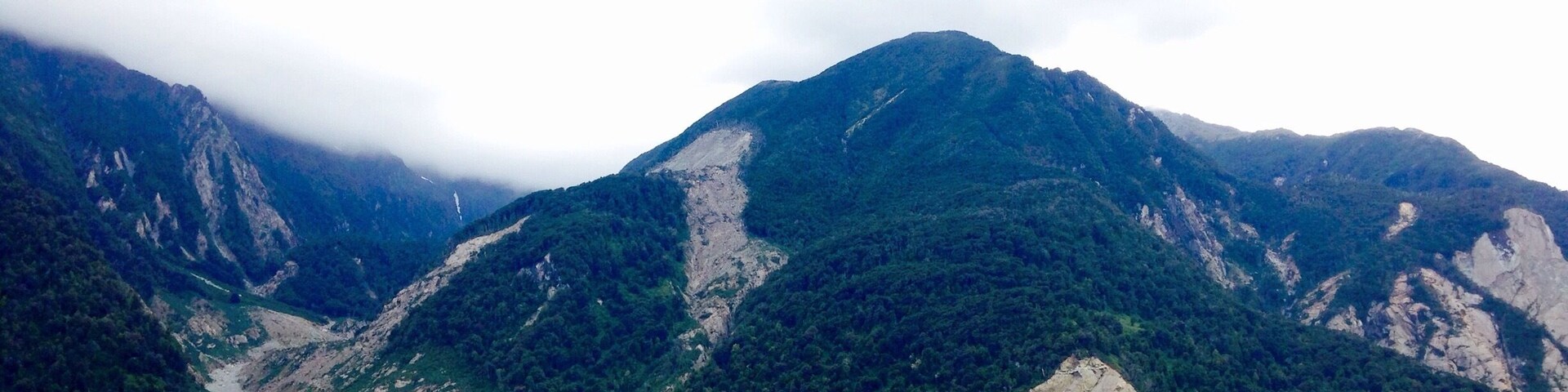 We slowly sailed in this long river for two days, weather is freezin' but our eyes were full of this scenic view from start to the end of days at sea..
#wheninChile