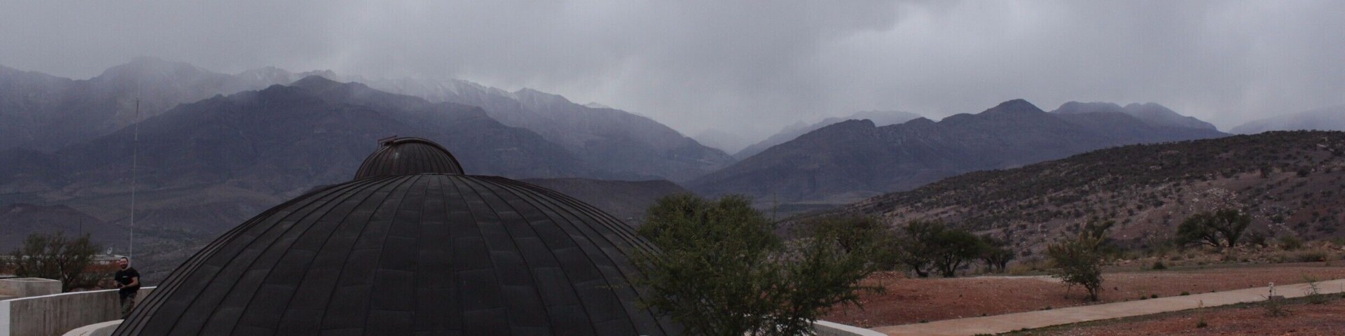 Otra más del observatorio. Con tanto programa sobre ovnis en el norte de Chile quedamos con las ganas de ver algo. No vimos ovnis pero la naturaleza típica de la zona, a la que no estoy acostumbrada, fue mucho mejor.