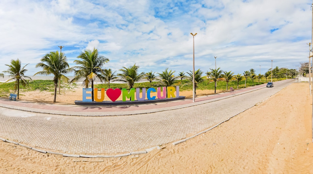 Letreiro da cidade com a frase eu amo mucuri. Cidade de Mucuri, no sul da Bahia na região nordeste do Brasil.