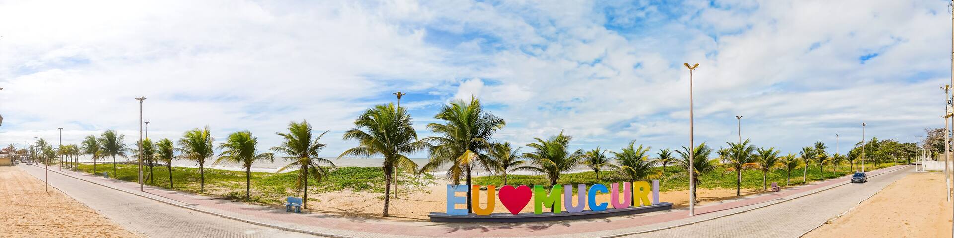 Letreiro da cidade com a frase eu amo mucuri. Cidade de Mucuri, no sul da Bahia na região nordeste do Brasil.