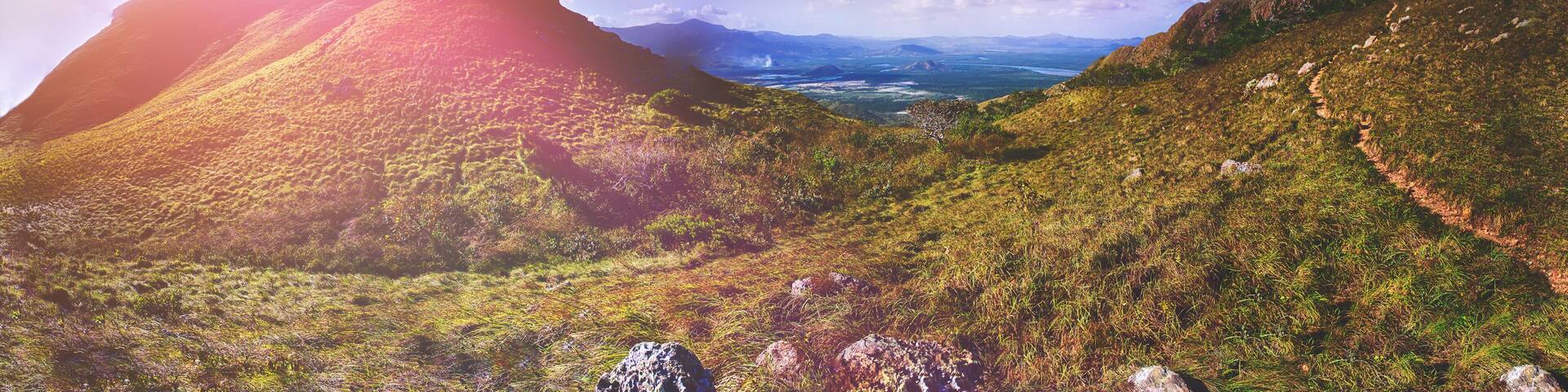 Paisaje panorámico al atardecer en cerro chame Panamá / Panoramic landscape at sunset in Cerro Chame Panama