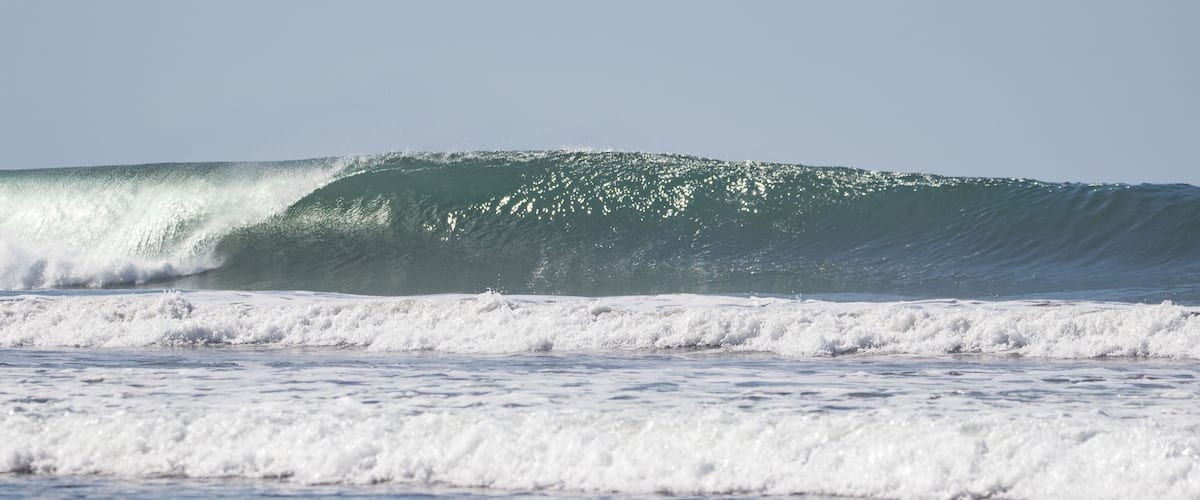 A large wave in the ocean.