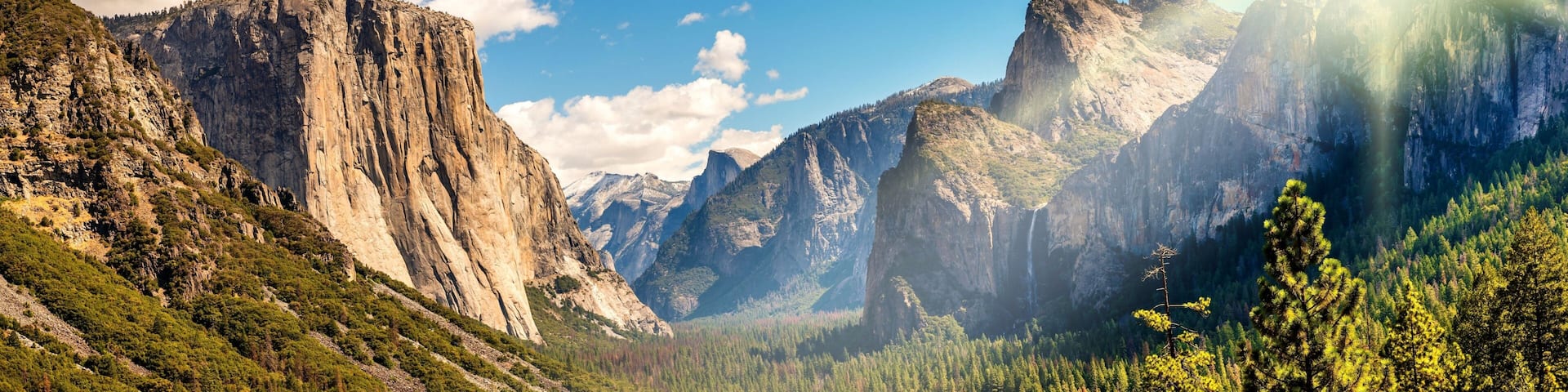 Panorama Yosemite National Park im Gegenlicht