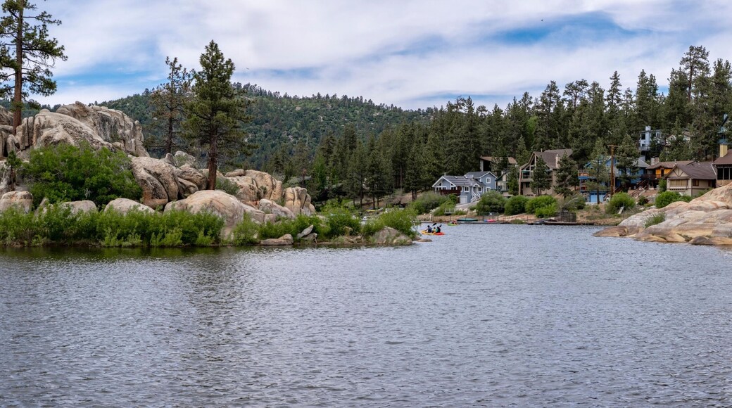 Panoramic 4K Image: Majestic Big Bear Lake in California, USA