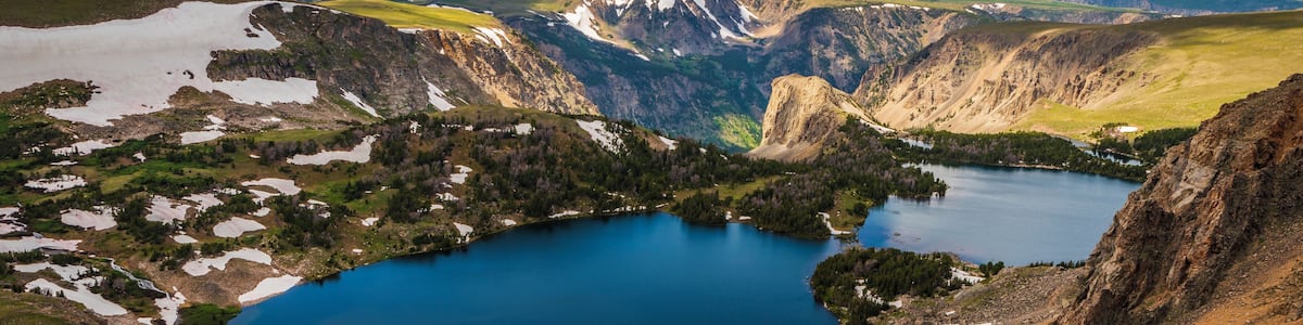 If you plan to visit Yellowstone and then drive to Badlands or Mt. Rushmore or Devils Tower National Monument, I can highly recommend to take a little detour and drive the Beartooth pass, starting in the north east of Yellowstone in Cooke City. It is one of the most scenic drives in the US.
The photo here shows the Twin Lakes.
#GreatOutdoors
#OnTheRoad