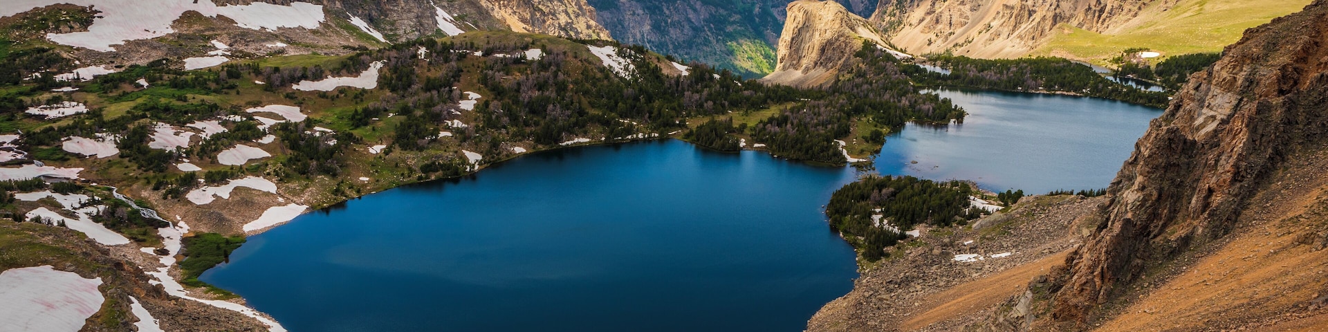 If you plan to visit Yellowstone and then drive to Badlands or Mt. Rushmore or Devils Tower National Monument, I can highly recommend to take a little detour and drive the Beartooth pass, starting in the north east of Yellowstone in Cooke City. It is one of the most scenic drives in the US.
The photo here shows the Twin Lakes.
#GreatOutdoors
#OnTheRoad