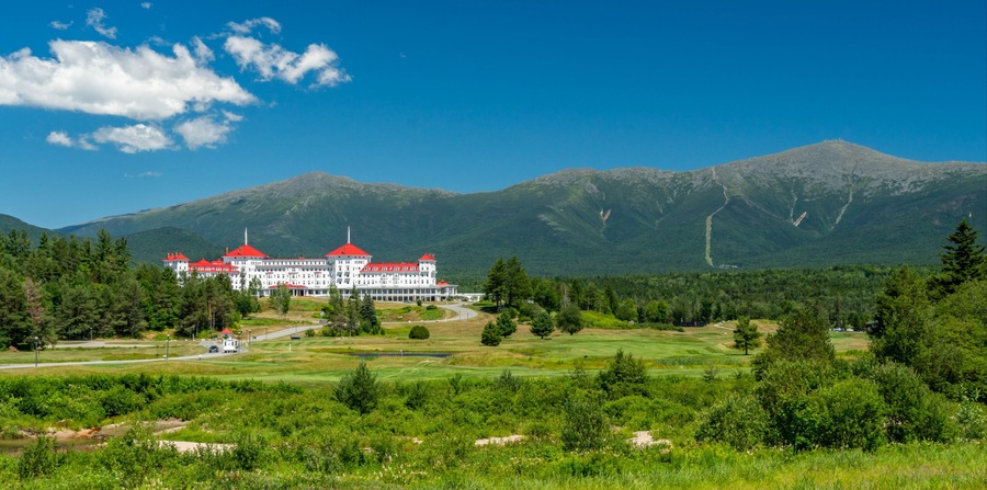 Mt. Washington hotel with Mt Washington in the background