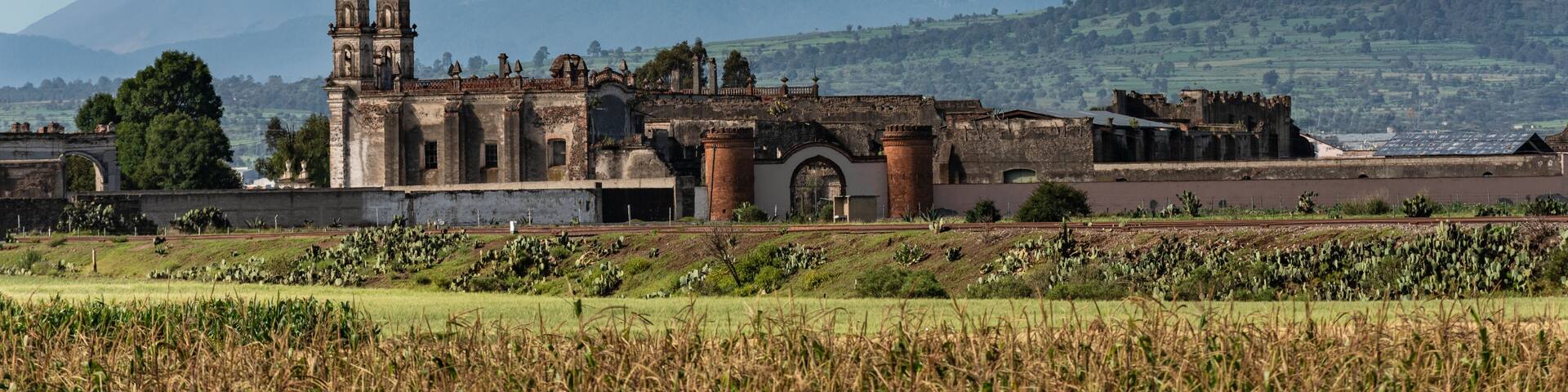 Vista del Volcán Popocatépetl e Iztaccíhuatl desde una Hacienda en Emiliano Zapata, Hidalgo México