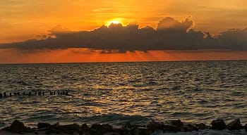Sunset at Chelem Beach #lifeatexpediagroup #tlotravel #porqueviajares #becausetravellingis