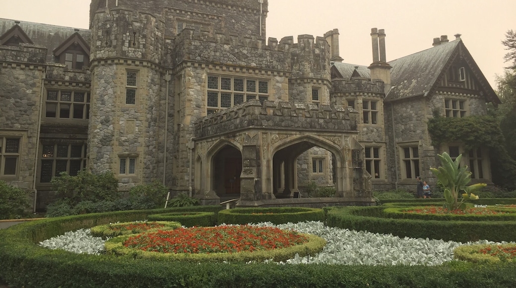 Great castle that was used in the X-Men movies and Smallville.