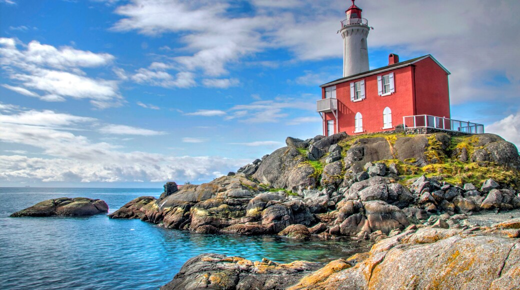 This is a great place to visit in the Spring! There are very few people around, and you practically have the place to yourself to set up shop! Definitely try going around sunset, it has the perfect set up and you won't have to struggle with crowds. #BeachTips