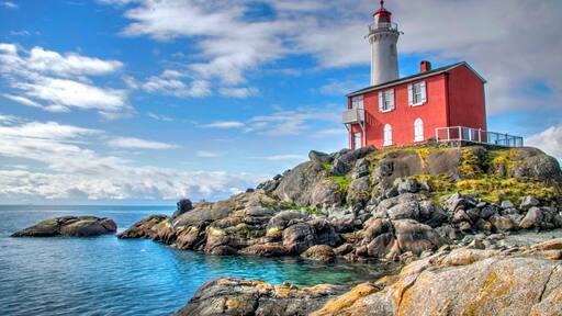 This is a great place to visit in the Spring! There are very few people around, and you practically have the place to yourself to set up shop! Definitely try going around sunset, it has the perfect set up and you won't have to struggle with crowds. #BeachTips