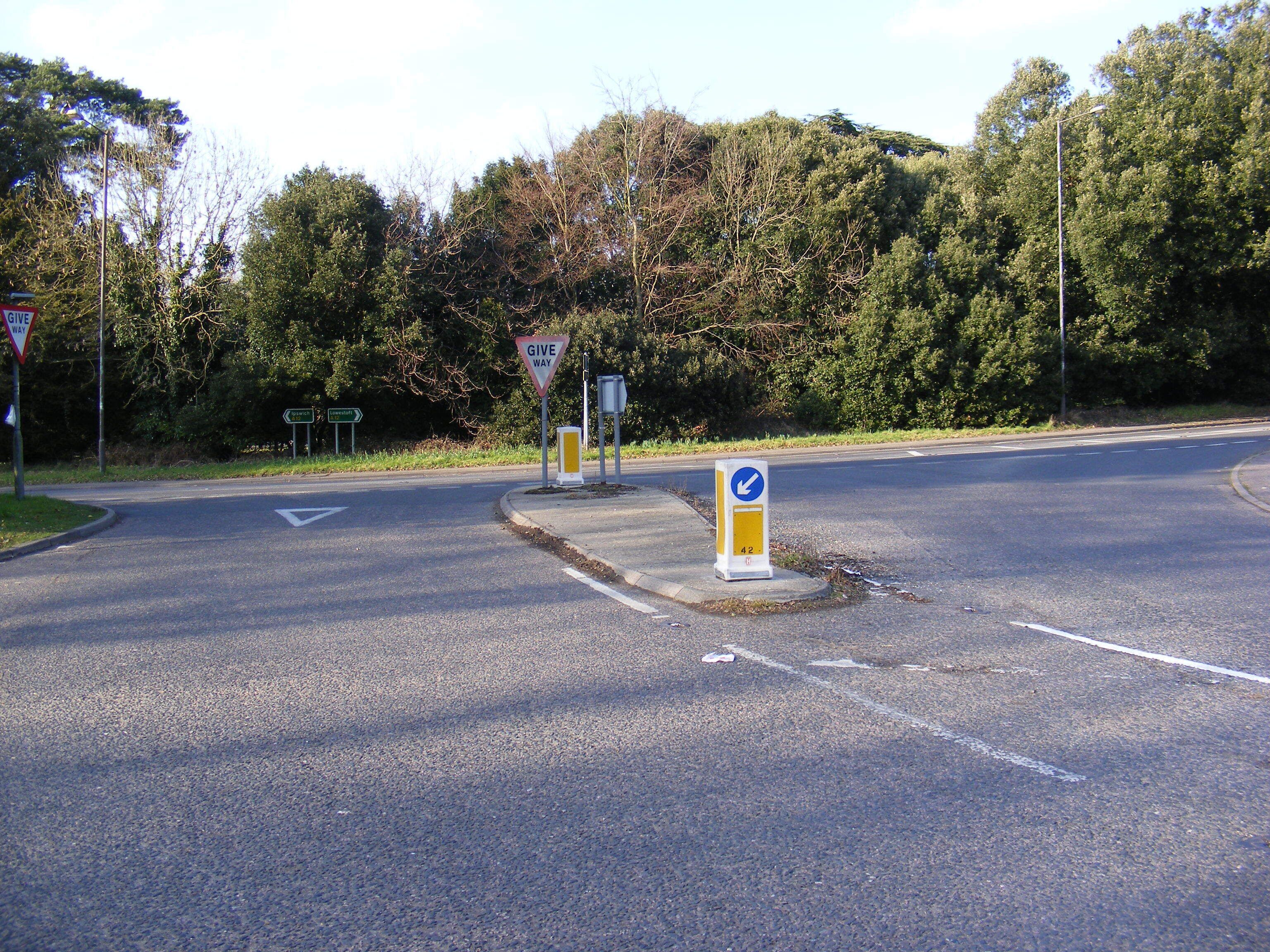 B1122 Middleton Road junction with the A12